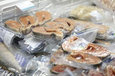 Холодильники Приморья загружены красной рыбой на 63%, но цены пока не снижаются